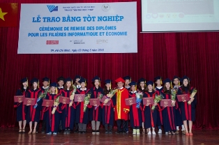 Lễ trao bằng tốt nghiệp năm 2018